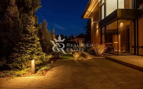 2-этажный коттедж 1 200 м² с отделкой