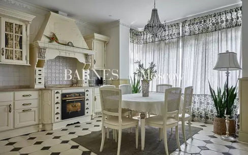 4-КОМН. КВАРТИРА С ОТДЕЛКОЙ 177.6 М² НА 10 ЭТАЖЕ