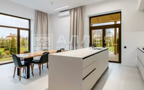 2-этажный коттедж 350 м² с отделкой