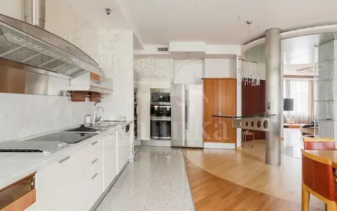 2-УРОВНЕВАЯ КВАРТИРА С ОТДЕЛКОЙ 246 М² НА 4 ЭТАЖЕ