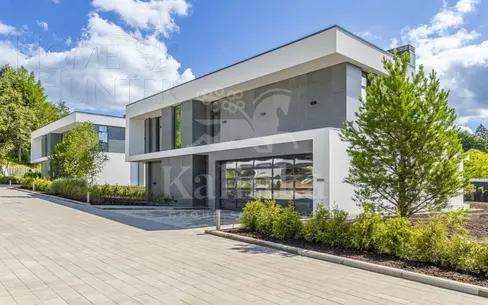 2-этажный коттедж 347 м² с отделкой