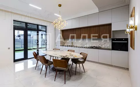 2-этажный коттедж 250 м² с отделкой