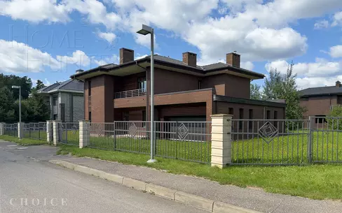 2-этажный коттедж 352.54 м² без отделки