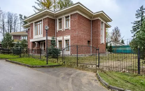 2-этажный коттедж 381 м² без отделки