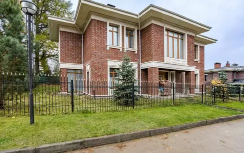 2-этажный коттедж 381 м² без отделки