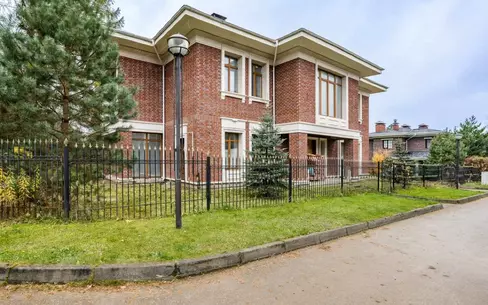 2-этажный коттедж 381 м² без отделки