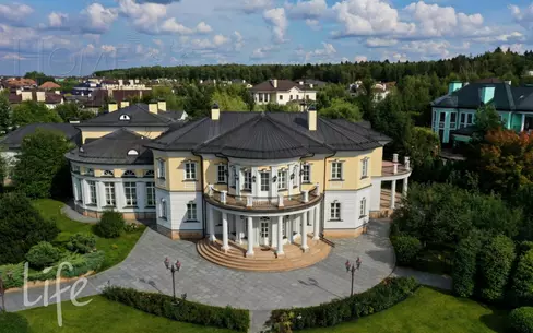 КОТТЕДЖ 2 000 м² с отделкой