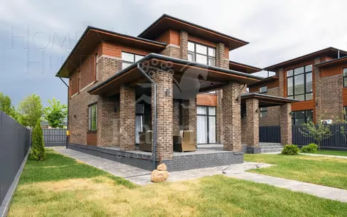 2-этажный коттедж 300 м² с отделкой