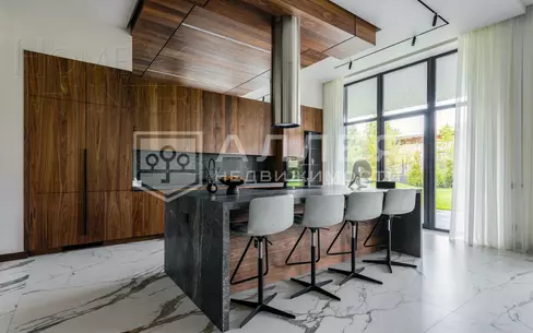 2-этажный коттедж 705 м² с отделкой