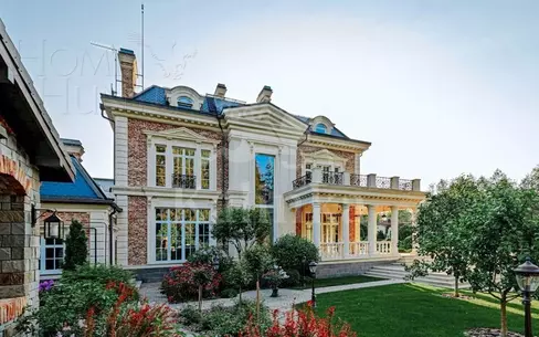 2-этажный коттедж 2 327 м² без отделки