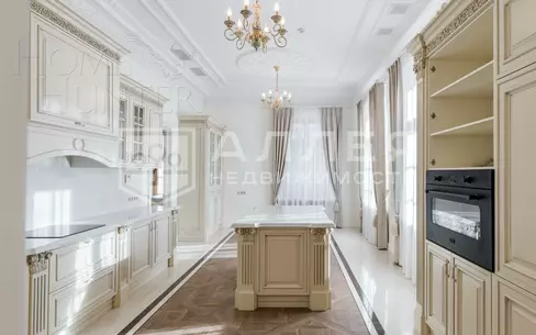 2-этажный коттедж 1 670 м² с отделкой