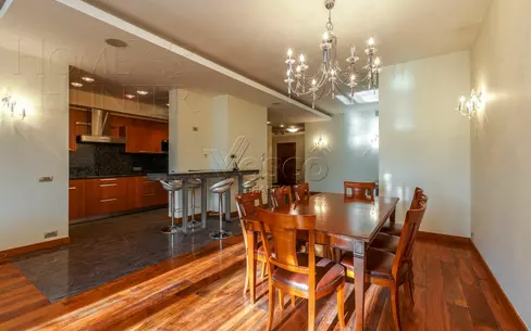 5-КОМН. КВАРТИРА С ОТДЕЛКОЙ 214.2 М² НА 2 ЭТАЖЕ