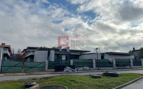 2-этажный коттедж 1 800 м² без отделки