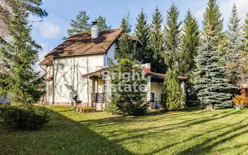 3-этажный коттедж 340 м² с отделкой