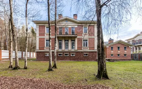 2-этажный коттедж 1 320 м² без отделки