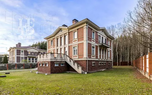 2-этажный коттедж 1 320 м² без отделки