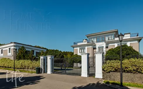 3-этажный коттедж 1 185 м² с отделкой