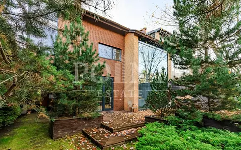 2-этажный таунхаус 400 м² с отделкой