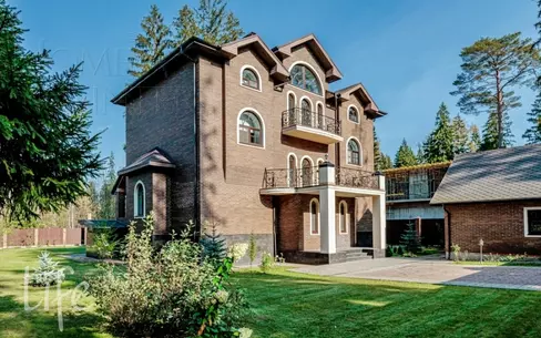 2-этажный коттедж 450 м² с отделкой