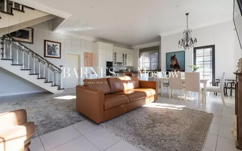 2-этажный коттедж 200.4 м² с отделкой