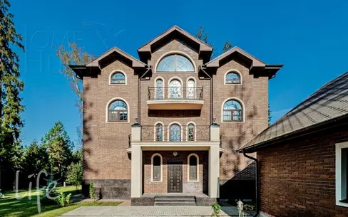 2-этажный коттедж 450 м² с отделкой