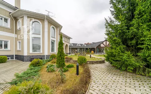 2-этажный коттедж 1 512 м² с отделкой