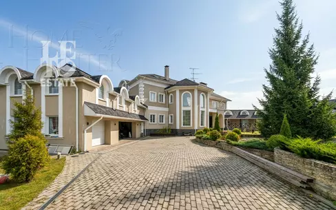 2-этажный коттедж 1 512 м² с отделкой