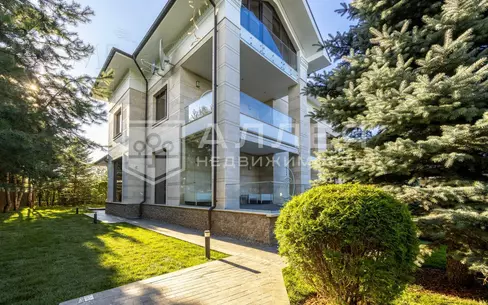 2-этажный коттедж 700 м² с отделкой