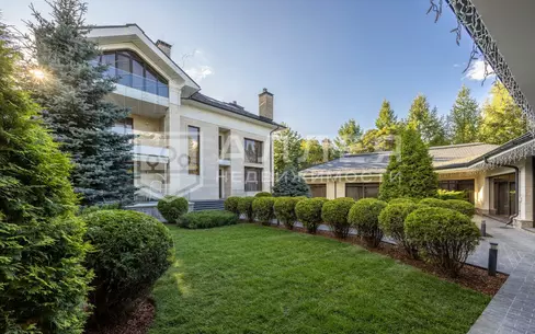 2-этажный коттедж 700 м² с отделкой