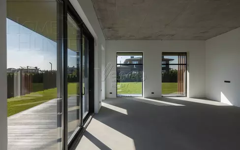 КОТТЕДЖ 878 м² без отделки