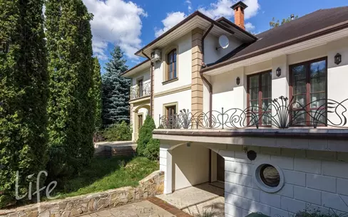 2-этажный коттедж 650 м² с отделкой