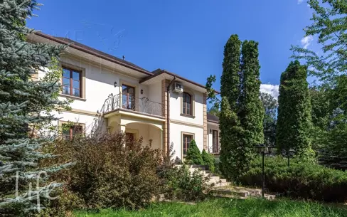 2-этажный коттедж 650 м² с отделкой