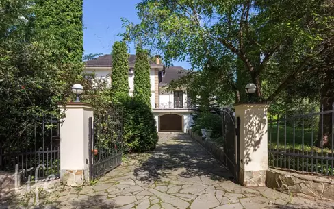 2-этажный коттедж 650 м² с отделкой