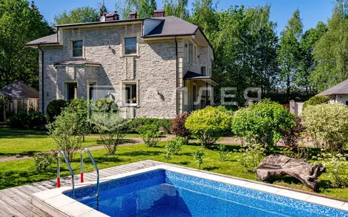 3-этажный коттедж 287 м² с отделкой