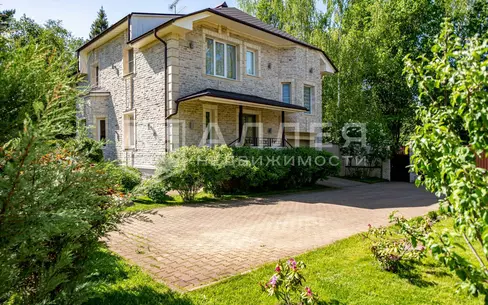 3-этажный коттедж 287 м² с отделкой