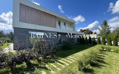 2-этажный коттедж 350 м² с отделкой