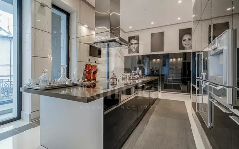 3-этажный коттедж 1 831 м² с отделкой