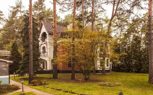 2-этажный коттедж 560 м² с отделкой