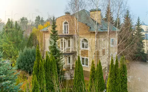 КОТТЕДЖ 680 м² с отделкой