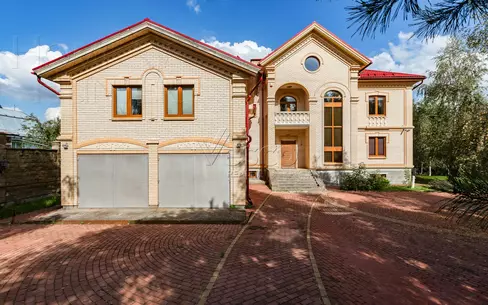 2-этажный коттедж 750 м² с отделкой