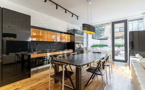 3-этажный таунхаус 350 м² с отделкой