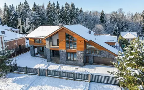 КОТТЕДЖ 1 150 м² без отделки