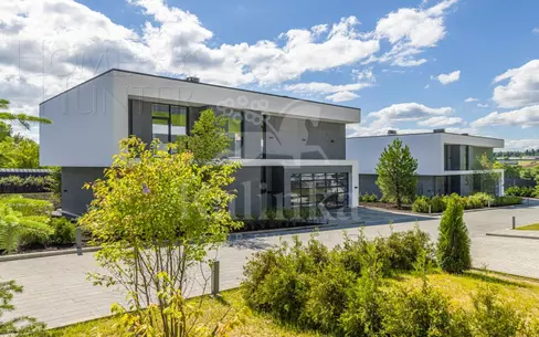 2-этажный коттедж 384 м² с отделкой