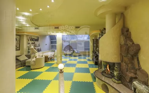 3-этажный таунхаус 400 м² с отделкой