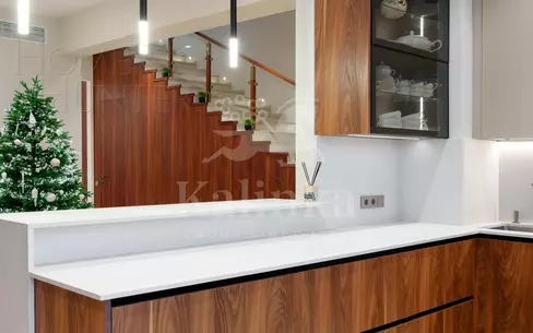 4-этажный таунхаус 278 м² с отделкой