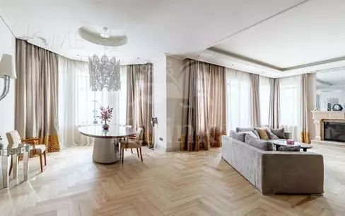 2-этажный коттедж 373 м² с отделкой