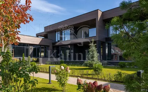 2-этажный коттедж 1 300 м² без отделки