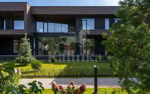 2-этажный коттедж 1 300 м² без отделки