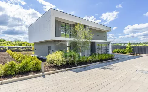 2-этажный коттедж 384 м² с отделкой