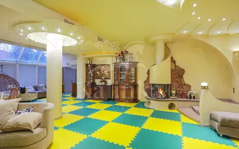 3-этажный таунхаус 400 м² с отделкой